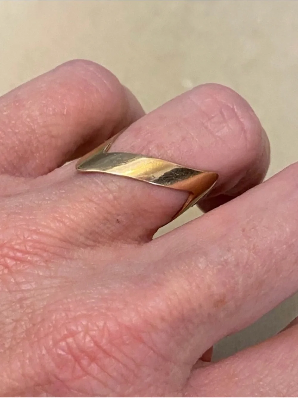 2.3g 14K Yellow Gold Chevron Ring
